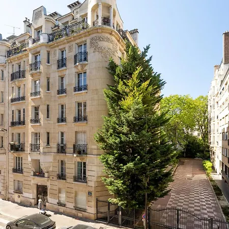 The Haussmann-style Sarcey - Welkeys